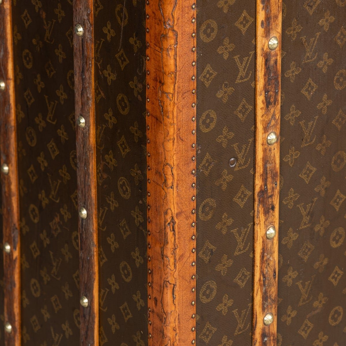 PUSHKINS.COM - B11231h - 20thC LOUIS VUITTON WARDROBE TRUNK IN MONOGRAM CANVAS, FRANCE - 37.jpg
