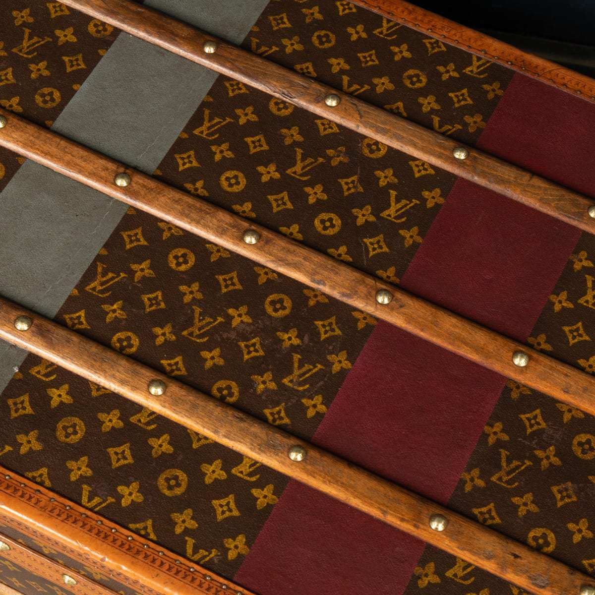 PUSHKINS.COM - B12254 - ANTIQUE 20thC LOUIS VUITTON STEAMER TRUNK IN MONOGRAM CANVAS, FRANCE c.1920 - 43.jpg