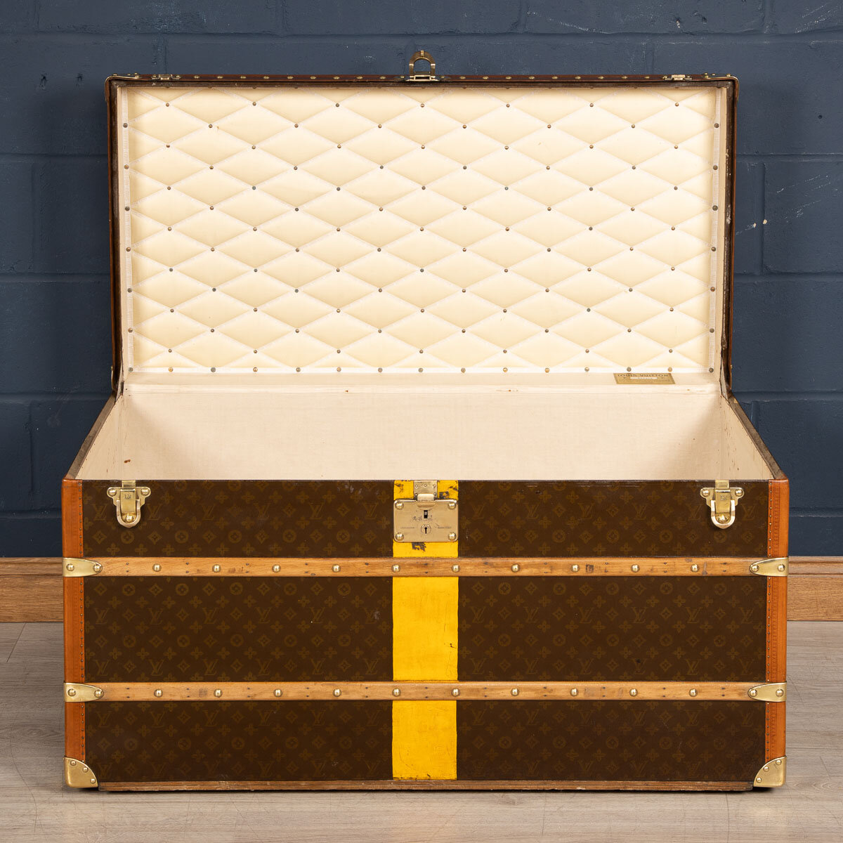 Pushkin Antiques - ANTIQUE 20thC LOUIS VUITTON COURIER TRUNK IN MONOGRAM CANVAS, PARIS c.1930 - 10.jpg