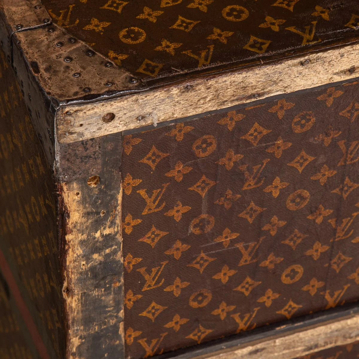 Pushkin Antiques - ANTIQUE 20thC LOUIS VUITTON HAT TRUNK IN MONOGRAM CANVAS, PARIS c.1910 - 25.jpg