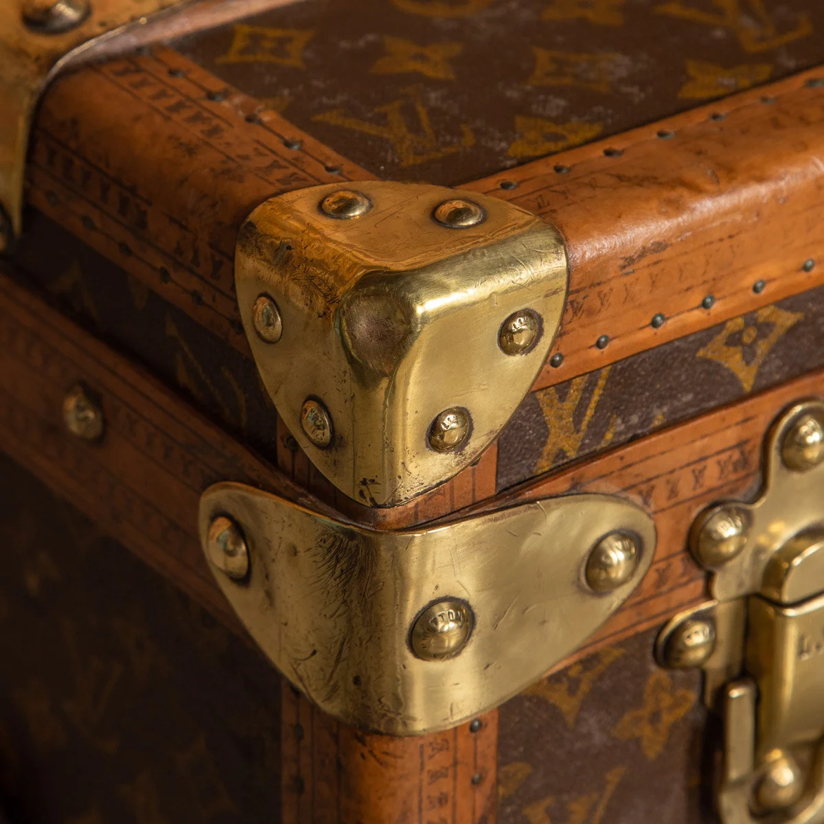 Pushkin Antiques - ANTIQUE 20thC LOUIS VUITTON CABIN TRUNK IN MONOGRAMMED CANVAS, PARIS c.1910 - 18.jpg
