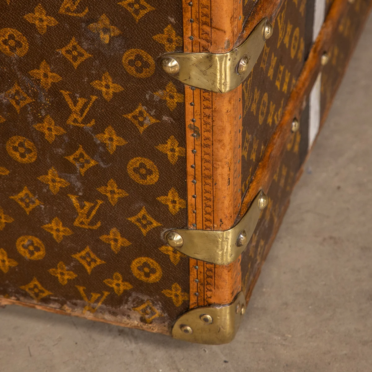 Pushkin Antiques - ANTIQUE 20thC LOUIS VUITTON CABIN TRUNK IN MONOGRAMMED CANVAS, PARIS c.1910 - 21.jpg