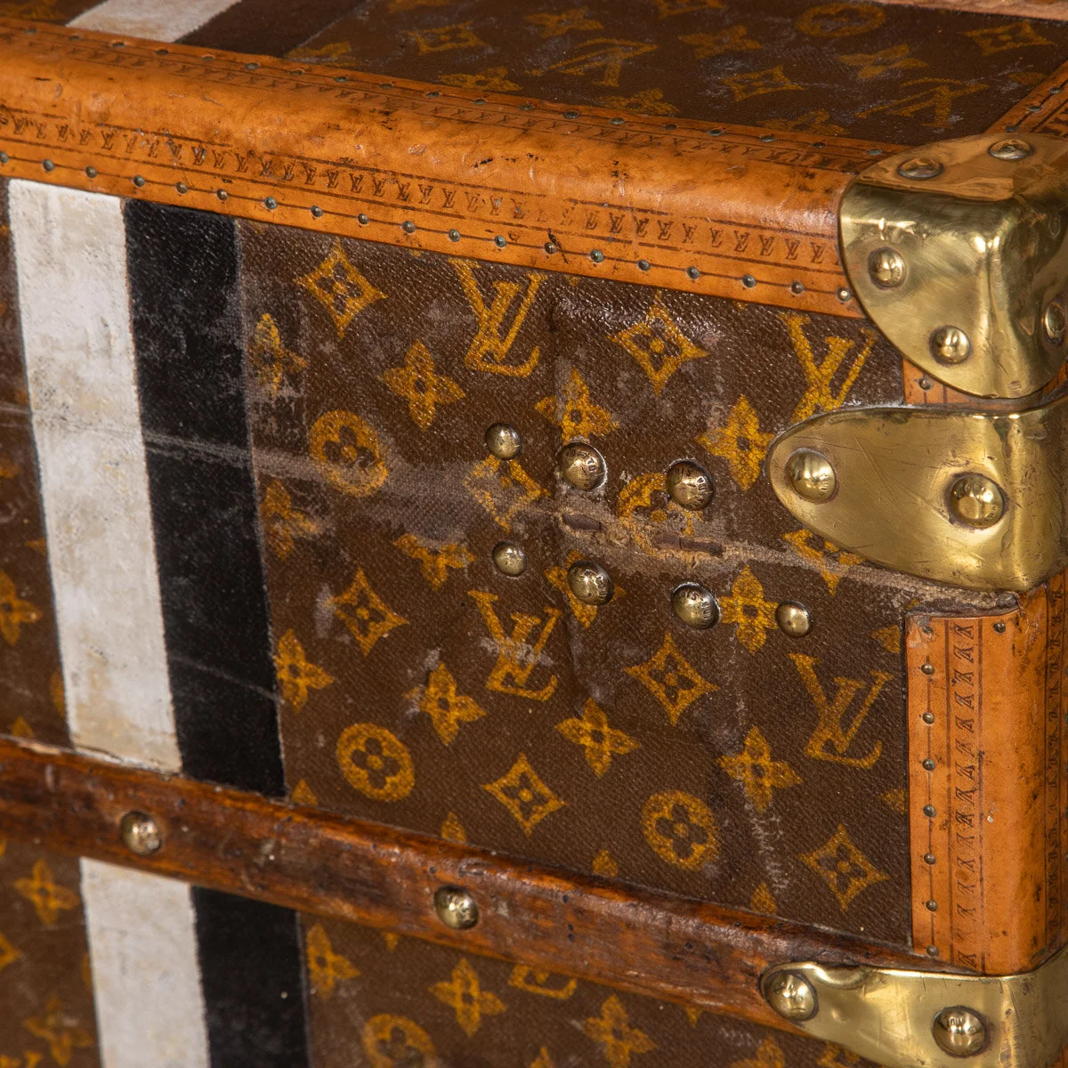 Pushkin Antiques - ANTIQUE 20thC LOUIS VUITTON CABIN TRUNK IN MONOGRAMMED CANVAS, PARIS c.1910 - 26.jpg