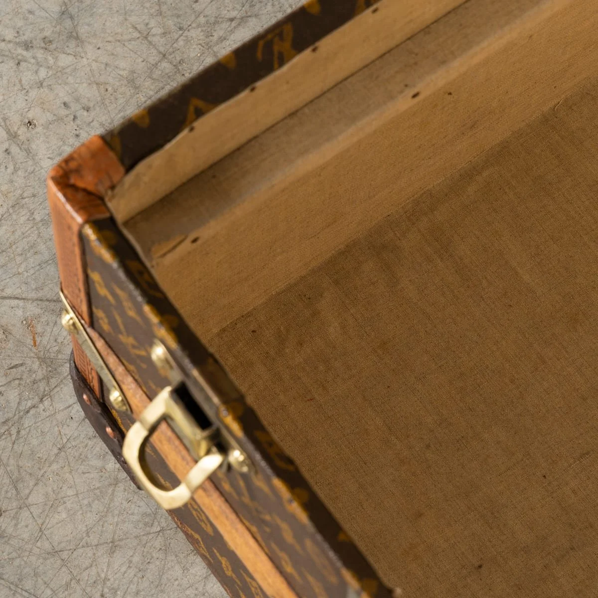 PUSHKINS.COM - B12254 - ANTIQUE 20thC LOUIS VUITTON STEAMER TRUNK IN MONOGRAM CANVAS, FRANCE c.1920 - 19.jpg
