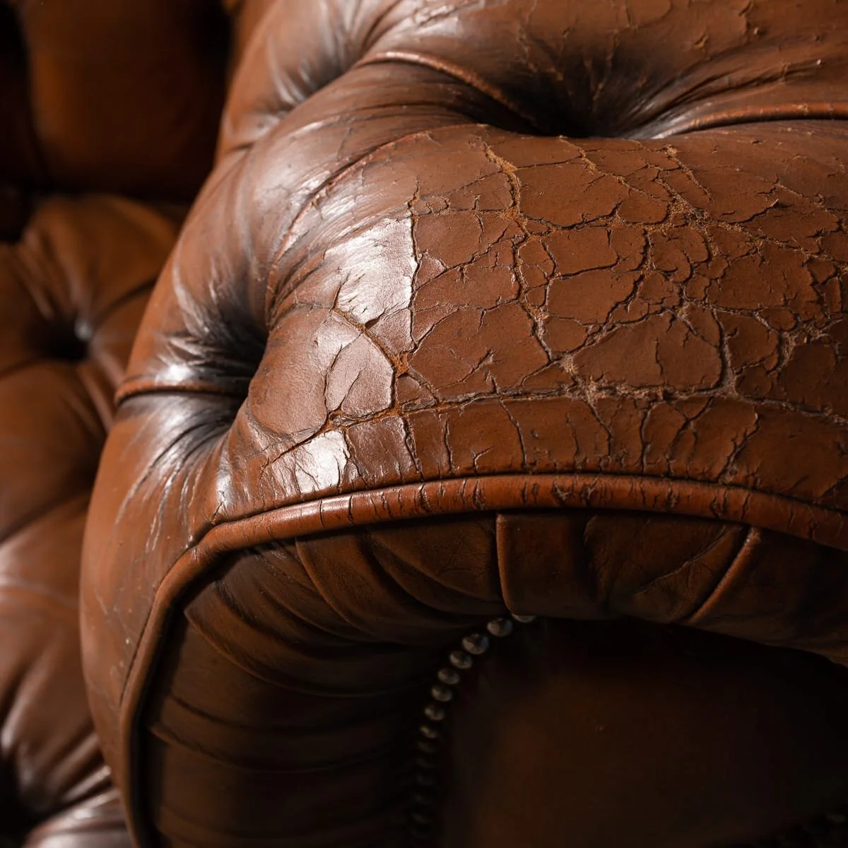 Pushkin Antiques - STUNNING 20THC CHESTERFIELD THREE SEATER LEATHER SOFA WITH BUTTON DOWN SEATS - 44.jpg