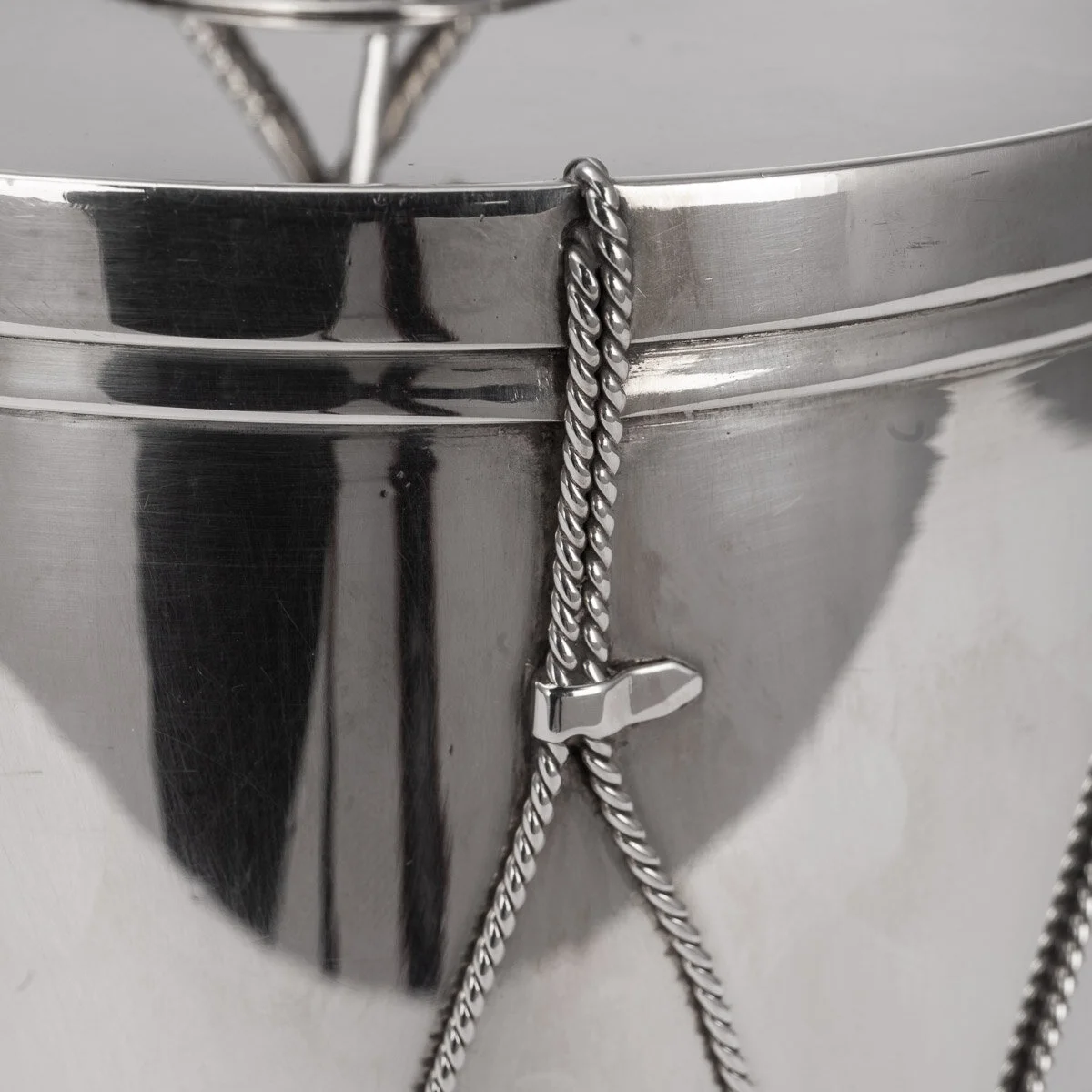 Pushkin Antiques - ANTIQUE 19thC VICTORIAN SILVER PLATED REGIMENTAL DRUM ICE BUCKET c.1890 - 11.jpg