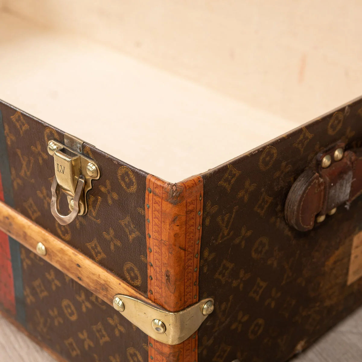 Pushkin Antiques - STUNNING 20thC LOUIS VUITTON CABIN TRUNK IN MONOGRAM CANVAS, PARIS c.1930 - 17.jpg
