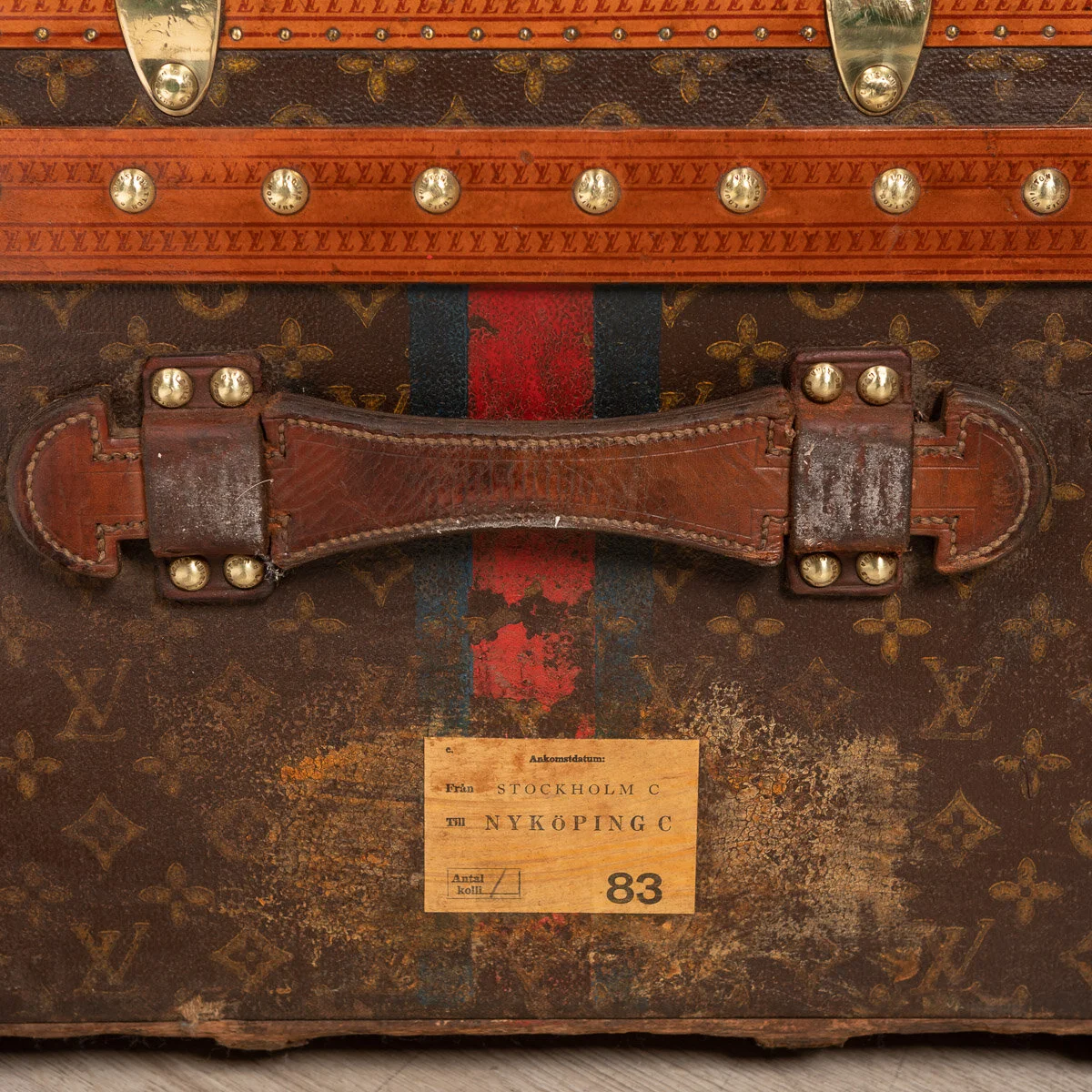 Pushkin Antiques - STUNNING 20thC LOUIS VUITTON CABIN TRUNK IN MONOGRAM CANVAS, PARIS c.1930 - 26.jpg