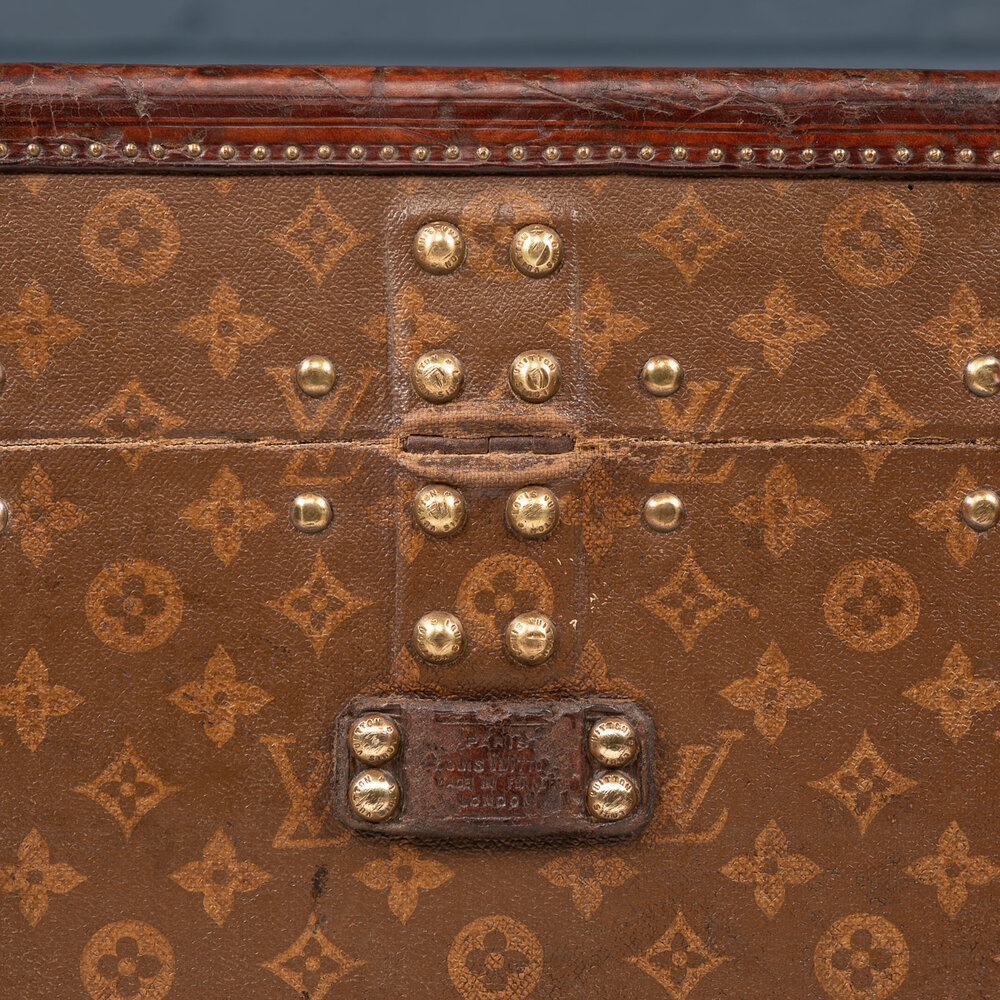 Louis Vuitton on X: A nod to the era of trunk travel. The new Gaston  Labels Collection adds heritage-inspired patches to a selection of modern  Monogram Eclipse leather goods. Explore more from #