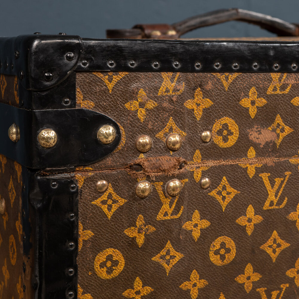 Superb hat trunk from the luxury brand Louis Vuitton