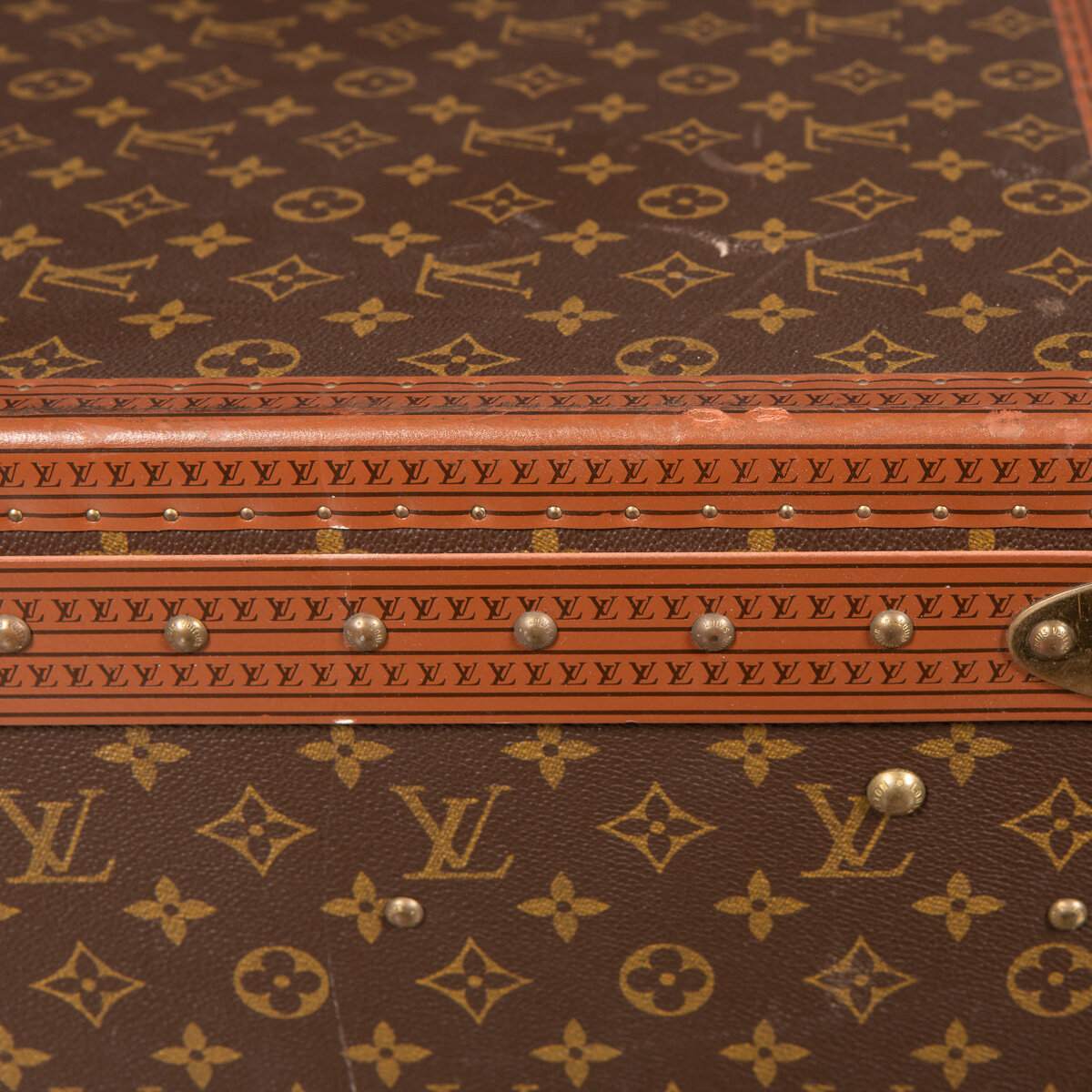 PUSHKIN ANTIQUES - 20th CENTURY LOUIS VUITTON SUITCASE IN MONOGRAM CANVAS, PARIS c.1970 - 24.jpg