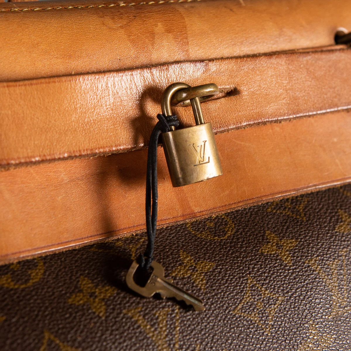 PUSHKIN ANTIQUES - LATE 20th CENTURY LOUIS VUITTON STEAMER BAG IN MONOGRAM CANVAS, PARIS c.1970 - 16.jpg