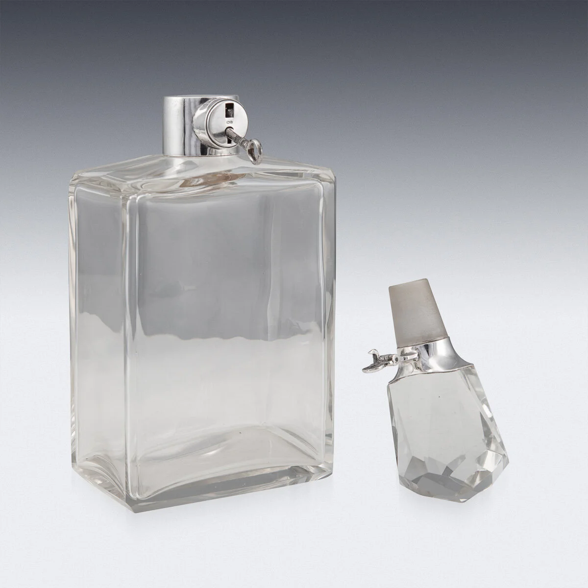 SUPERB 20thC ENGLISH SOLID SILVER & GLASS SPIRIT DECANTER WITH LOCK & KEY c.1927 - 07.jpg
