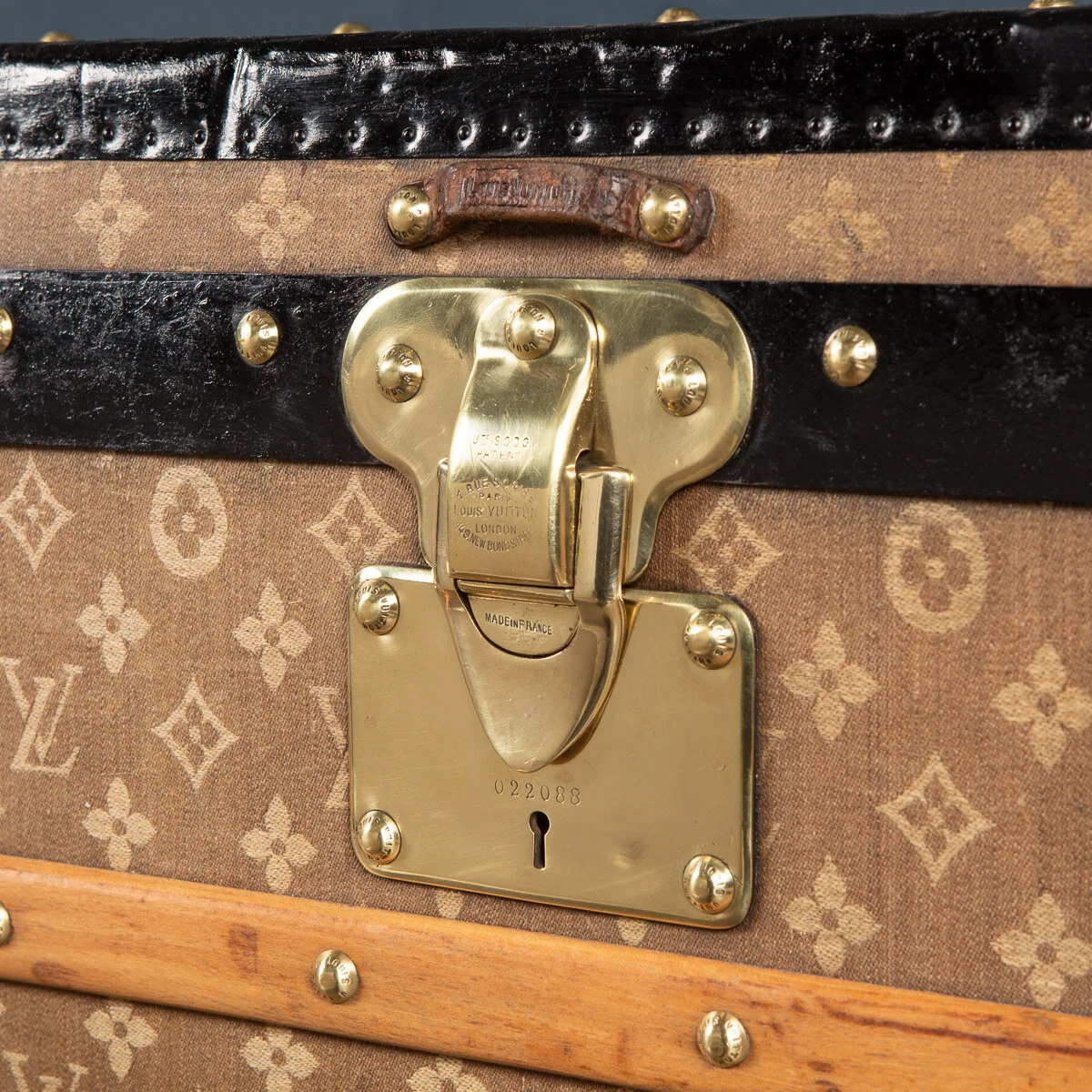 PUSHKIN ANTIQUES - ANTIQUE 20thC LOUIS VUITTON TRUNK IN WOVEN CANVAS, PARIS c.1900 - 27.jpg