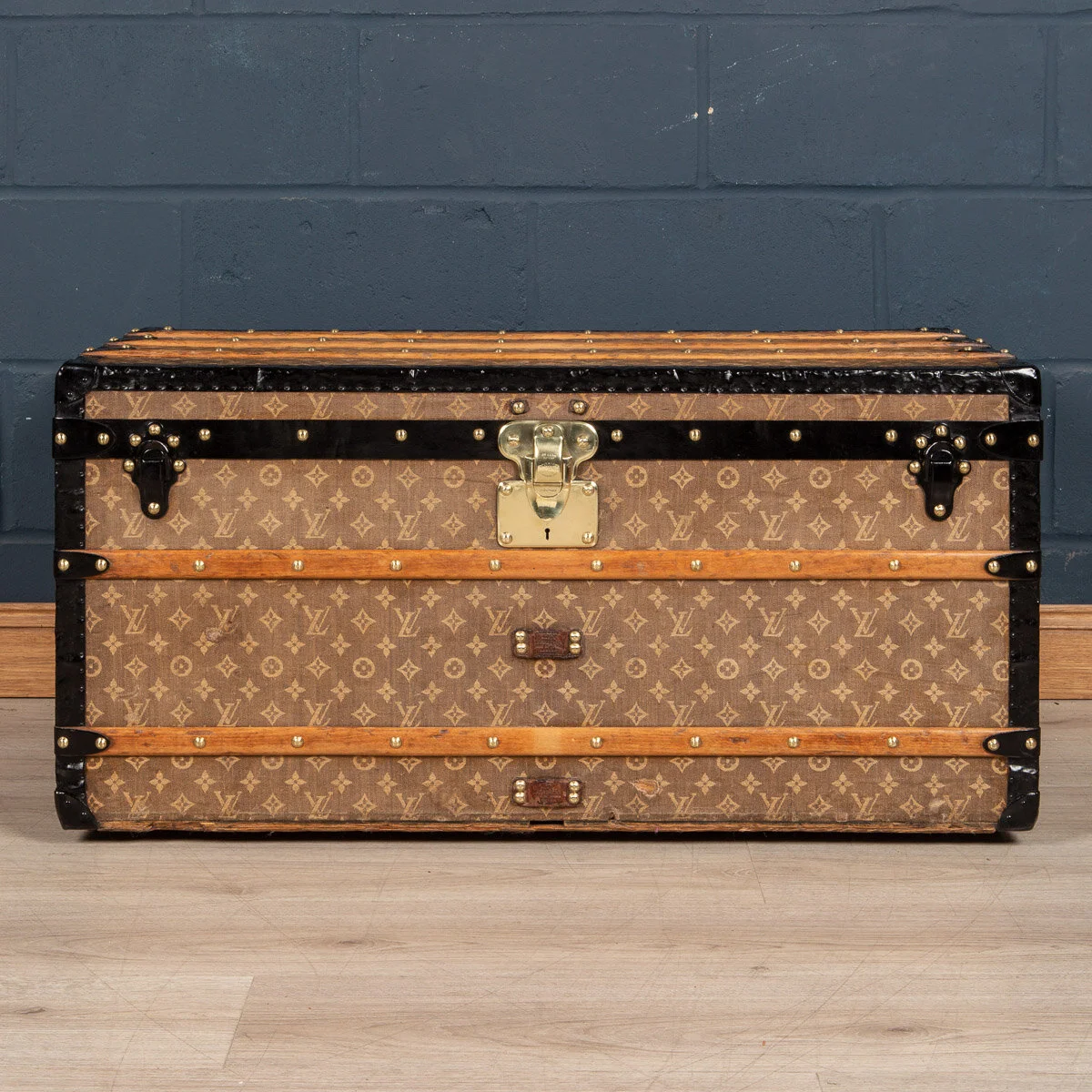 PUSHKIN ANTIQUES - ANTIQUE 20thC LOUIS VUITTON TRUNK IN WOVEN CANVAS, PARIS c.1900_2 - 04.jpg