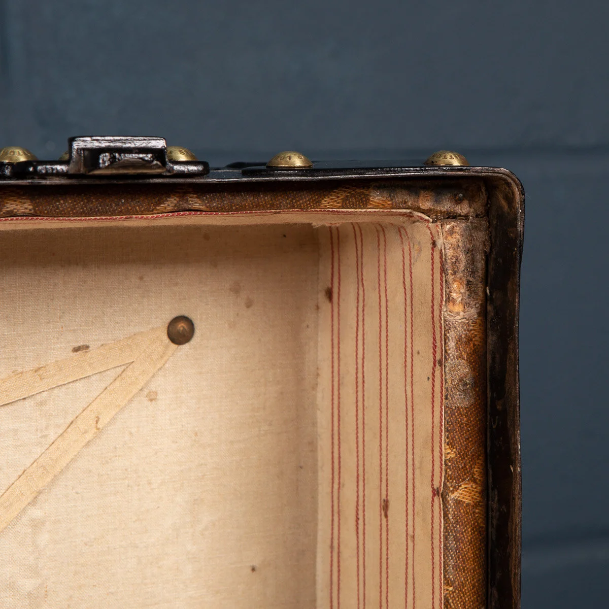 PUSHKIN ANTIQUES - ANTIQUE 20thC LOUIS VUITTON TRUNK IN WOVEN CANVAS, PARIS c.1900_2 - 18.jpg