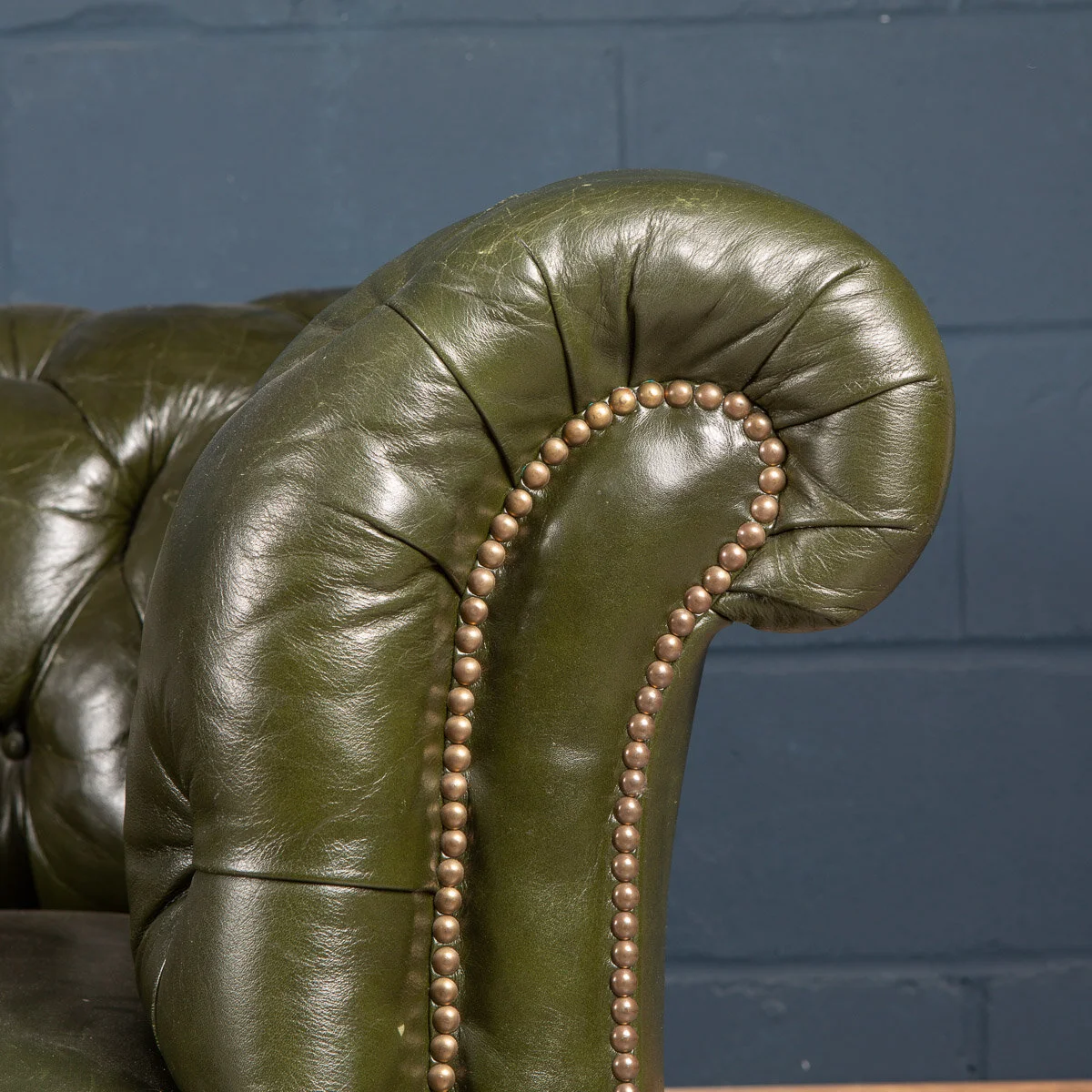 PUSHKIN ANTIQUES - ANTIQUE 20thC VICTORIAN GREEN LEATHER CHESTERFIELD SOFA c.1900 - 15.jpg