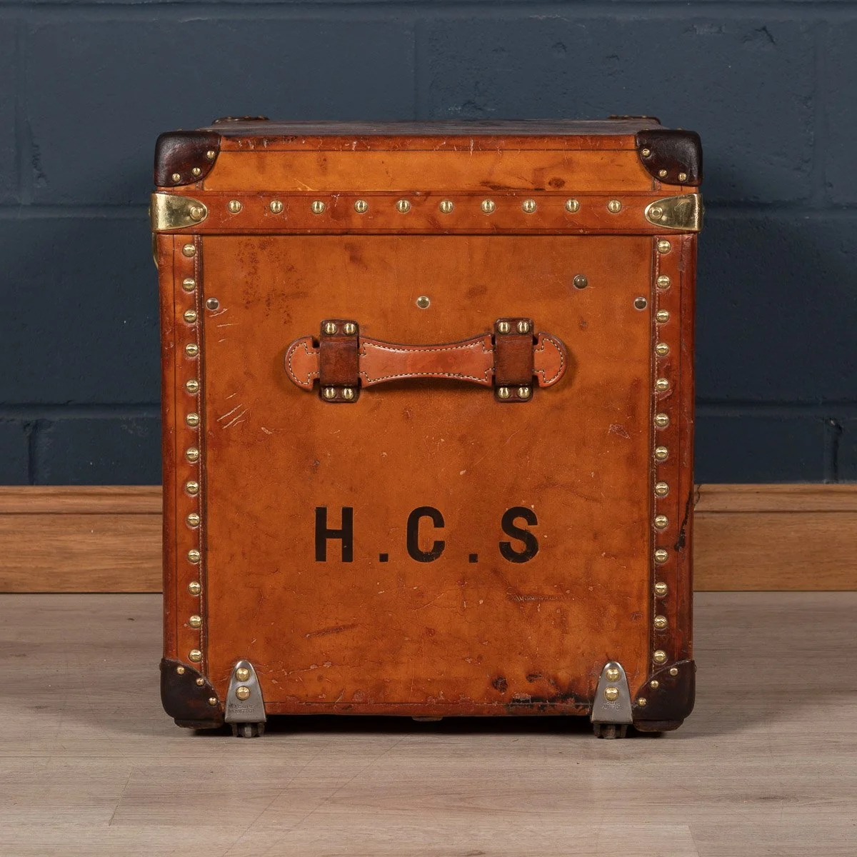Pushkin Antiques - ANTIQUE 20thC LOUIS VUITTON TRUNK IN NATURAL COW HIDE, PARIS c.1900 - 05.jpg