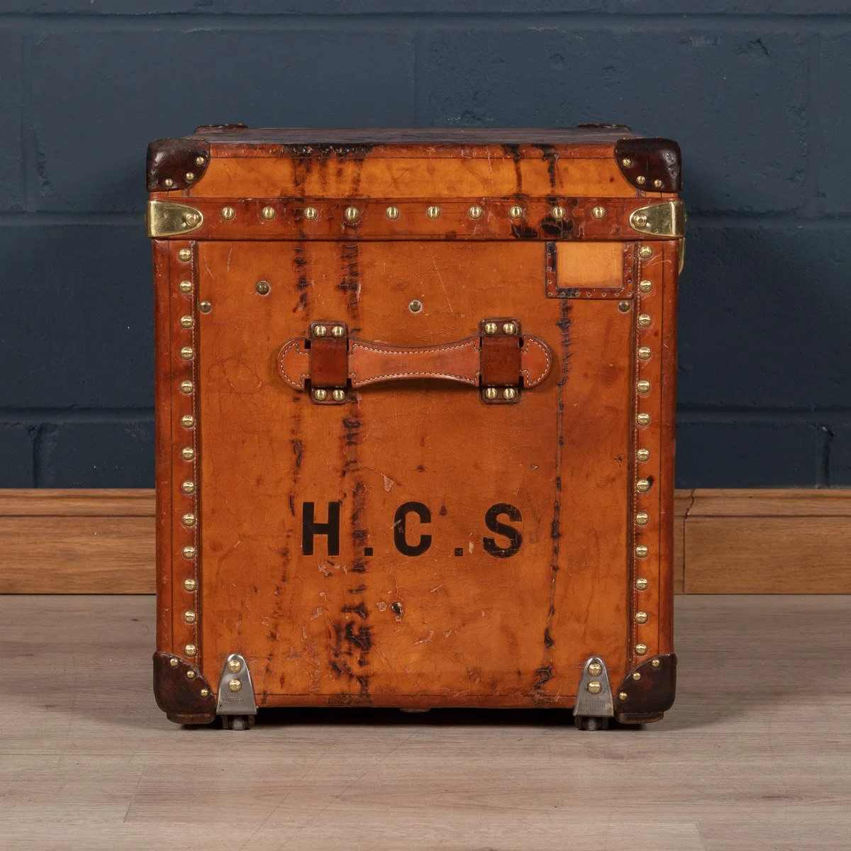 Pushkin Antiques - ANTIQUE 20thC LOUIS VUITTON TRUNK IN NATURAL COW HIDE, PARIS c.1900 - 07.jpg