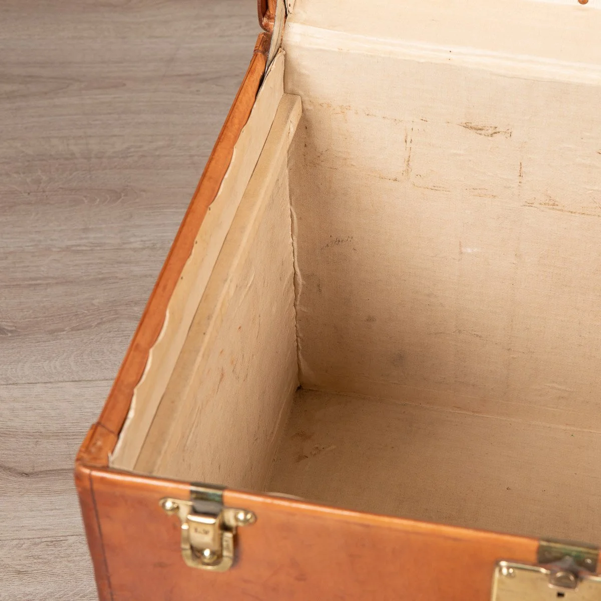 Pushkin Antiques - ANTIQUE 20thC LOUIS VUITTON TRUNK IN NATURAL COW HIDE, PARIS c.1900 - 15.jpg