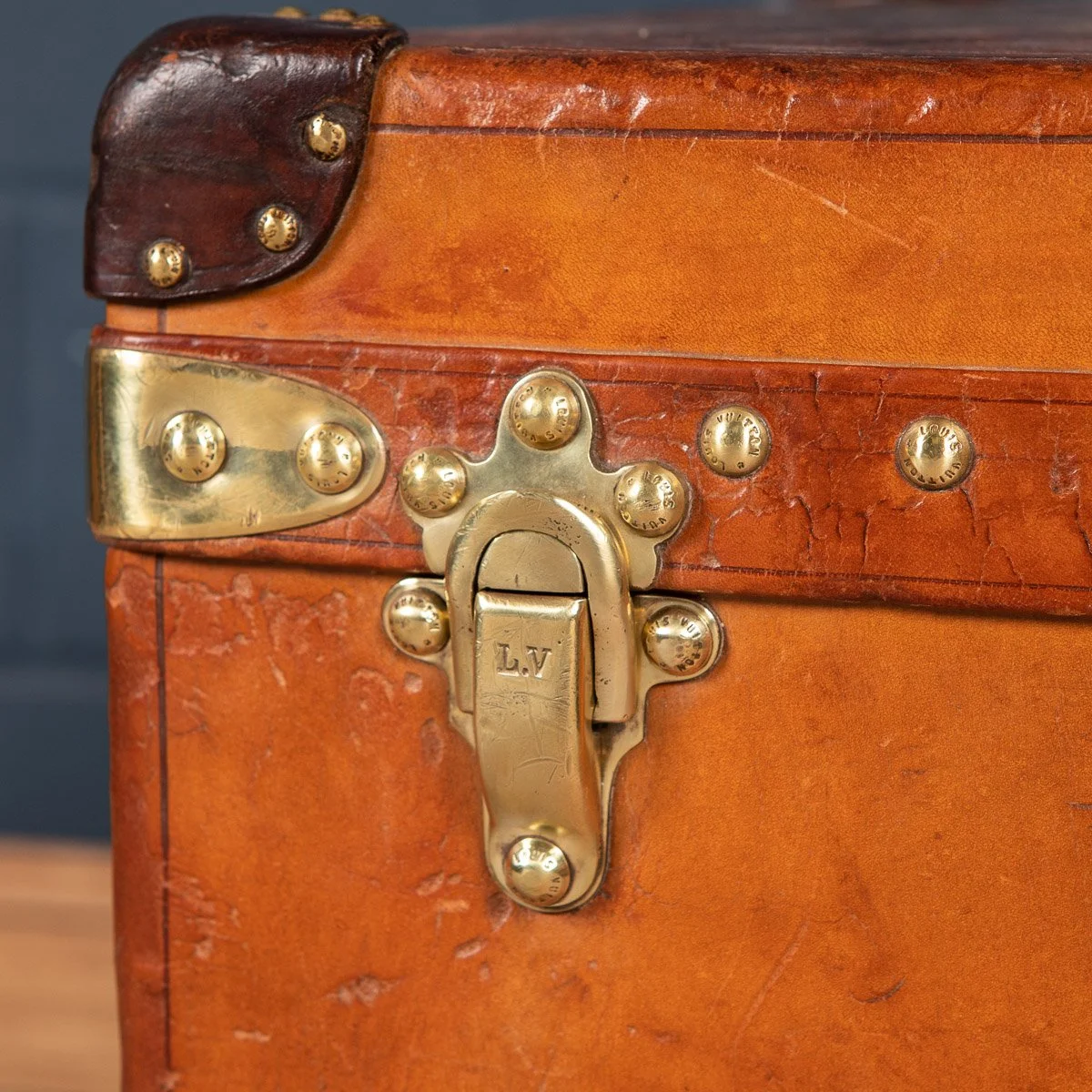 Pushkin Antiques - ANTIQUE 20thC LOUIS VUITTON TRUNK IN NATURAL COW HIDE, PARIS c.1900 - 17.jpg