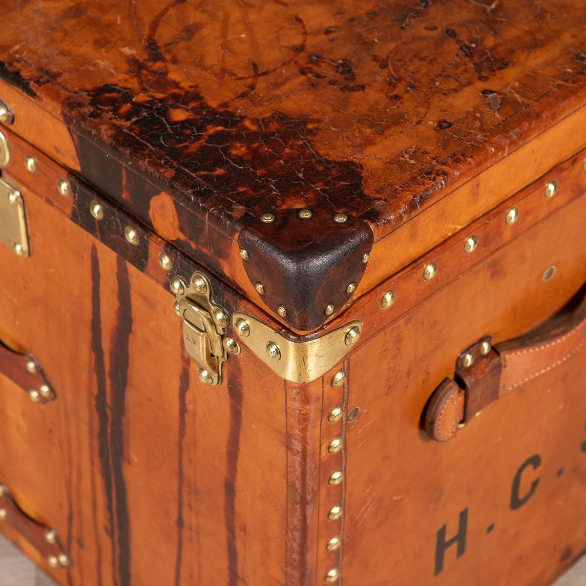 Pushkin Antiques - ANTIQUE 20thC LOUIS VUITTON TRUNK IN NATURAL COW HIDE, PARIS c.1900 - 18.jpg