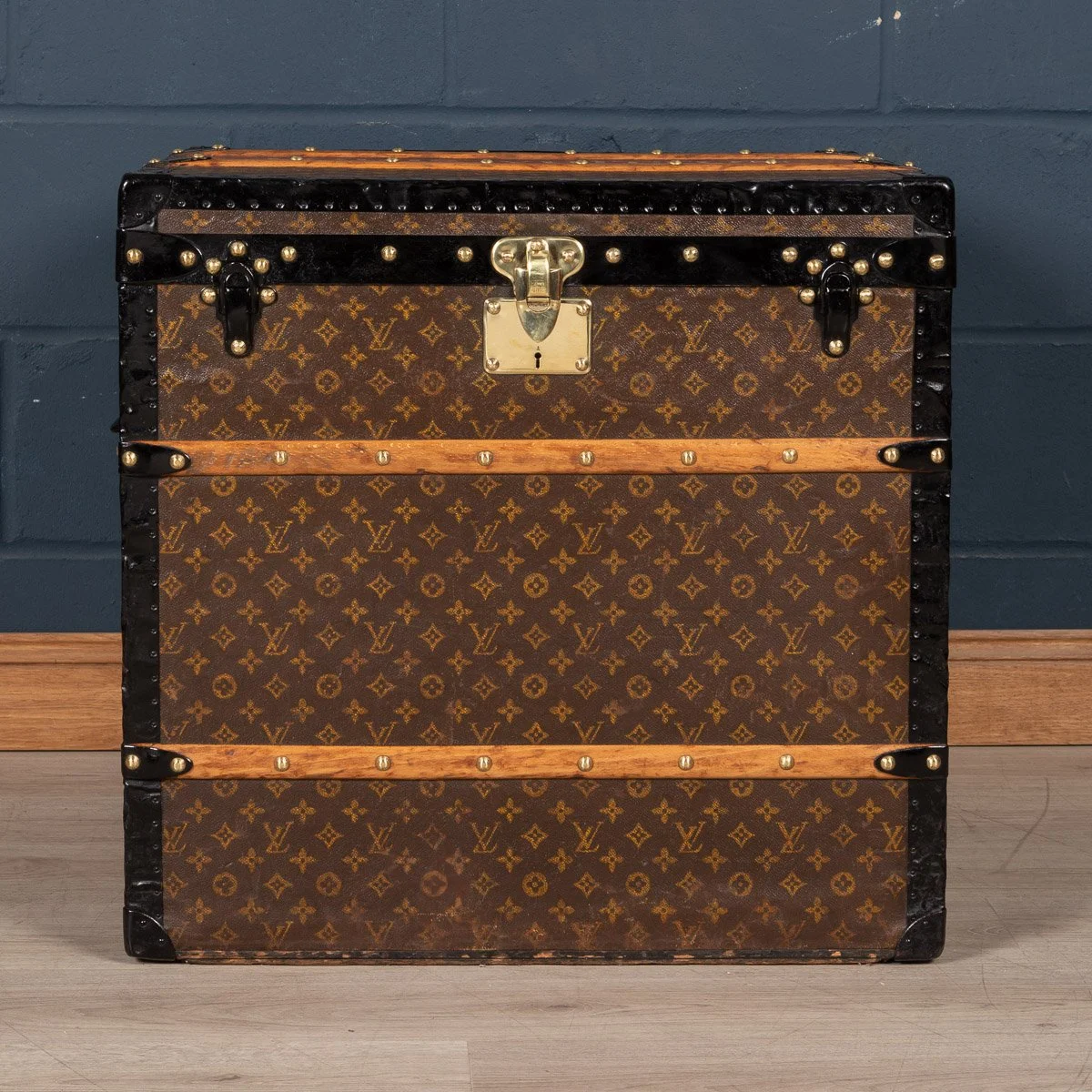 Pushkin Antiques - ANTIQUE 20thC LOUIS VUITTON HAT TRUNK IN MONOGRAM CANVAS, PARIS c.1900 - 04.jpg