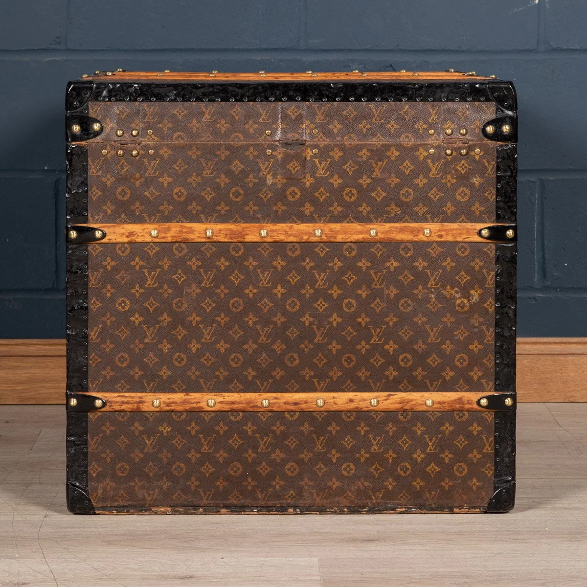Pushkin Antiques - ANTIQUE 20thC LOUIS VUITTON HAT TRUNK IN MONOGRAM CANVAS, PARIS c.1900 - 06.jpg