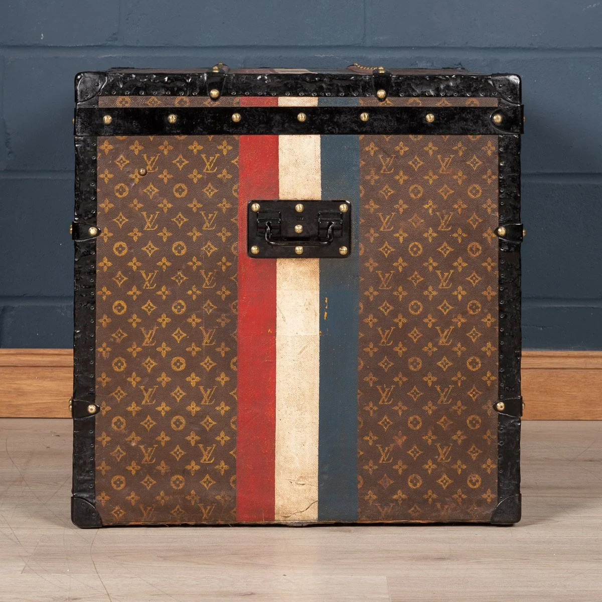 Pushkin Antiques - ANTIQUE 20thC LOUIS VUITTON HAT TRUNK IN MONOGRAM CANVAS, PARIS c.1900 - 07.jpg