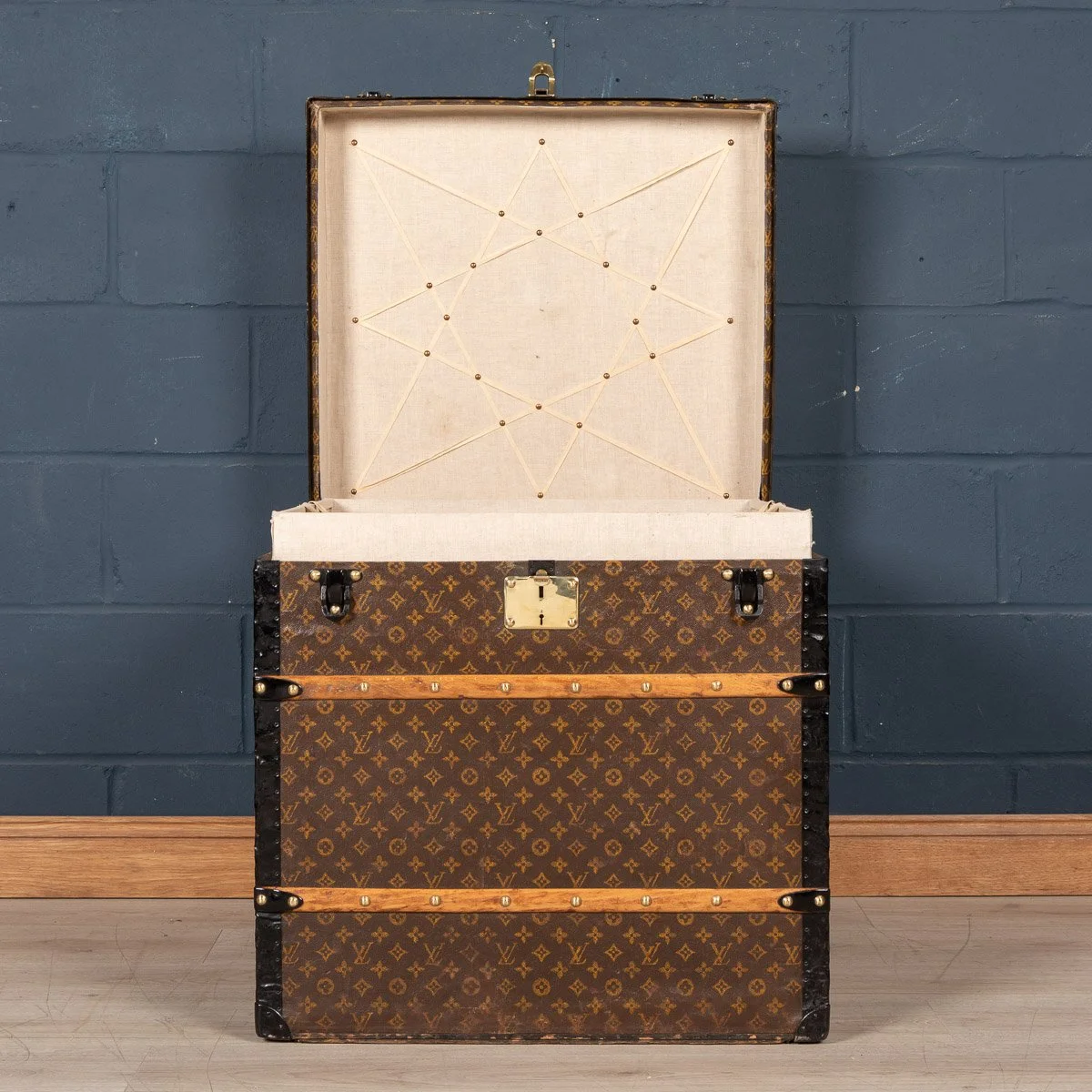 Pushkin Antiques - ANTIQUE 20thC LOUIS VUITTON HAT TRUNK IN MONOGRAM CANVAS, PARIS c.1900 - 10.jpg
