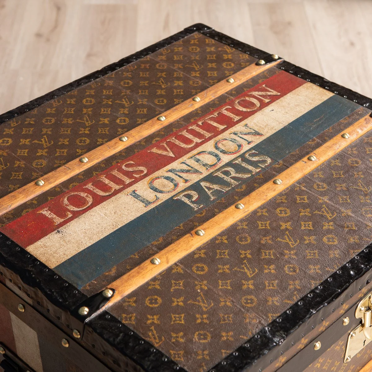 Pushkin Antiques - ANTIQUE 20thC LOUIS VUITTON HAT TRUNK IN MONOGRAM CANVAS, PARIS c.1900 - 19.jpg