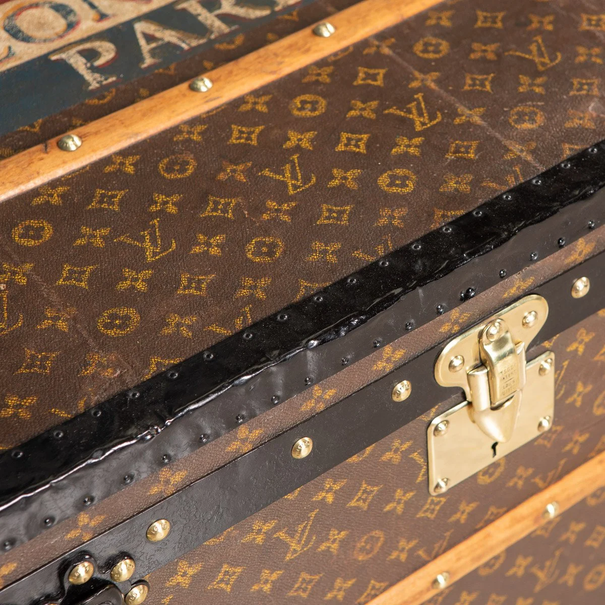Pushkin Antiques - ANTIQUE 20thC LOUIS VUITTON HAT TRUNK IN MONOGRAM CANVAS, PARIS c.1900 - 20.jpg