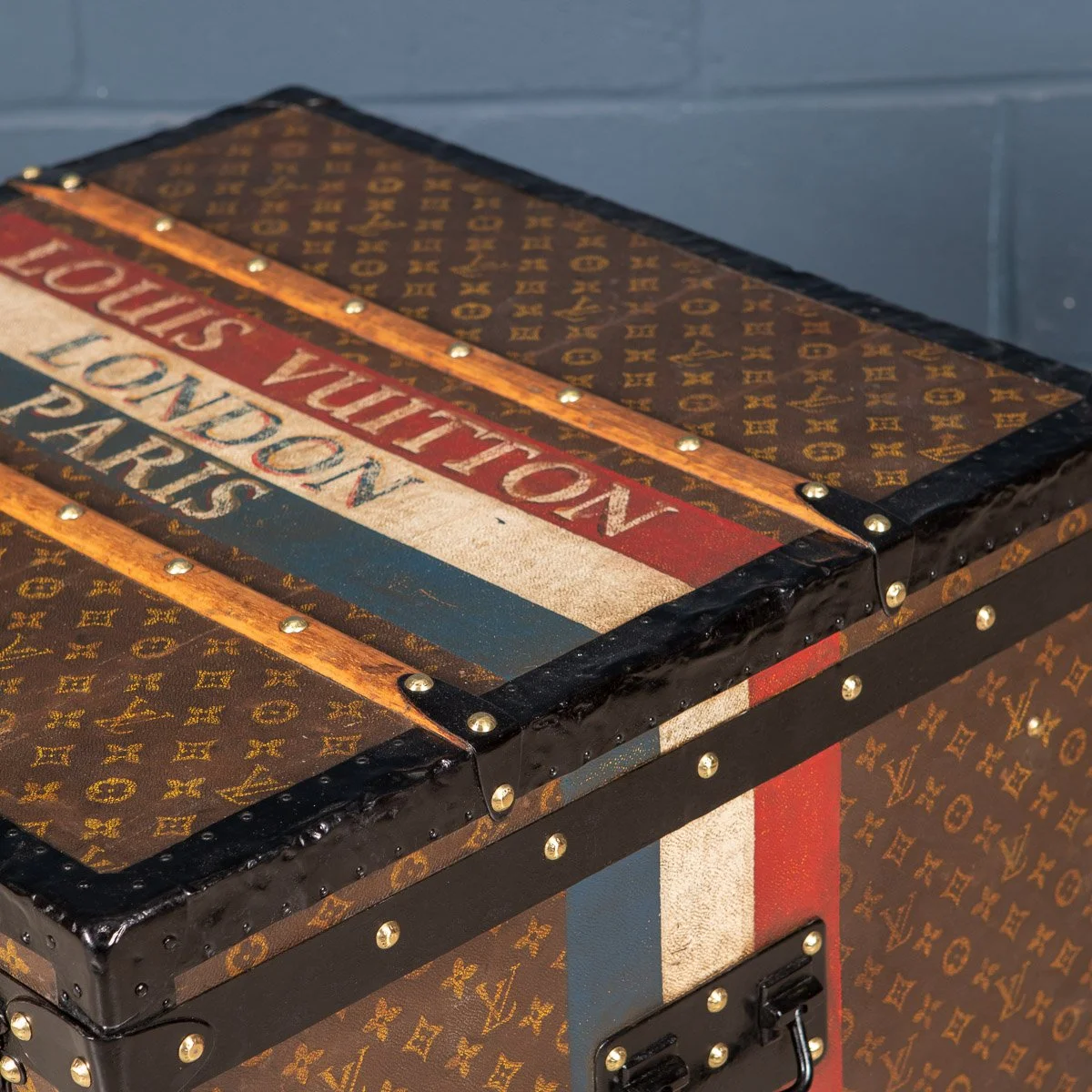 Pushkin Antiques - ANTIQUE 20thC LOUIS VUITTON HAT TRUNK IN MONOGRAM CANVAS, PARIS c.1900 - 21.jpg