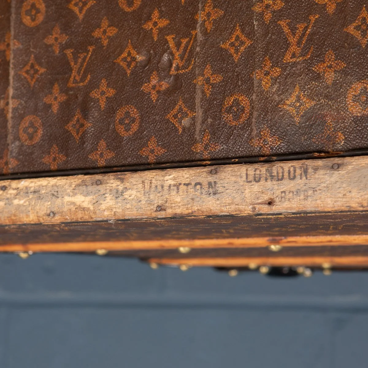 Pushkin Antiques - ANTIQUE 20thC LOUIS VUITTON HAT TRUNK IN MONOGRAM CANVAS, PARIS c.1900 - 40.jpg
