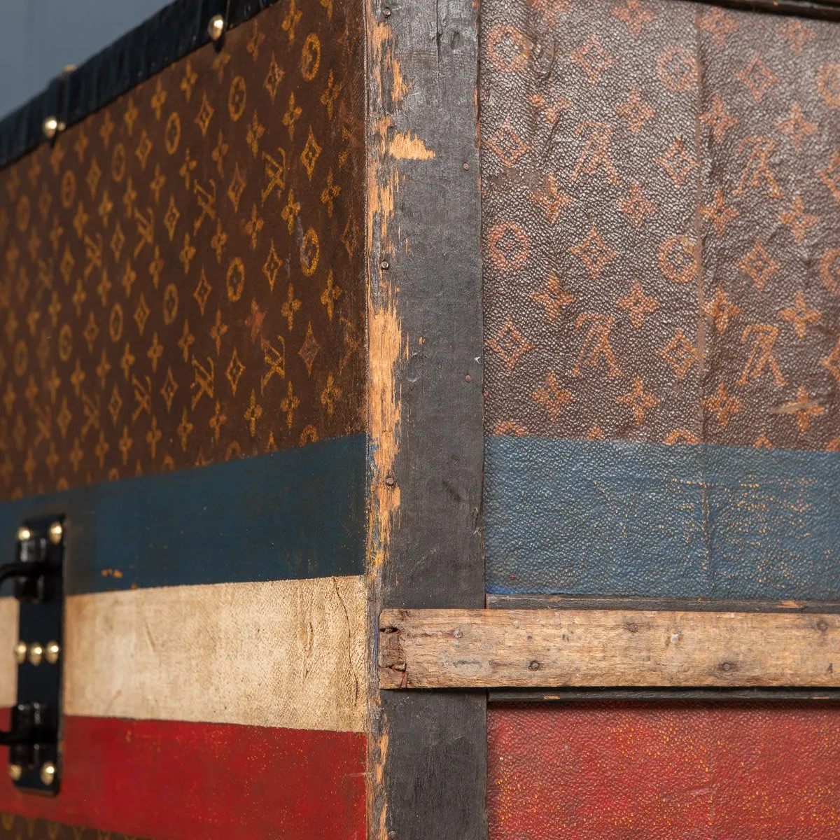 Pushkin Antiques - ANTIQUE 20thC LOUIS VUITTON HAT TRUNK IN MONOGRAM CANVAS, PARIS c.1900 - 39.jpg
