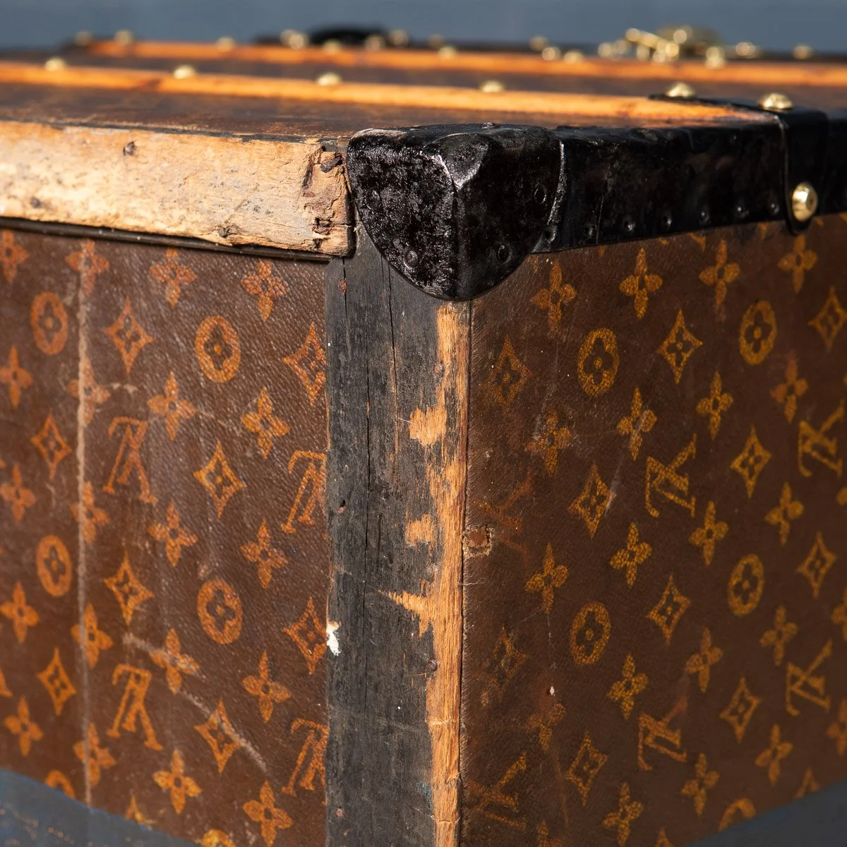 Pushkin Antiques - ANTIQUE 20thC LOUIS VUITTON HAT TRUNK IN MONOGRAM CANVAS, PARIS c.1900 - 43.jpg