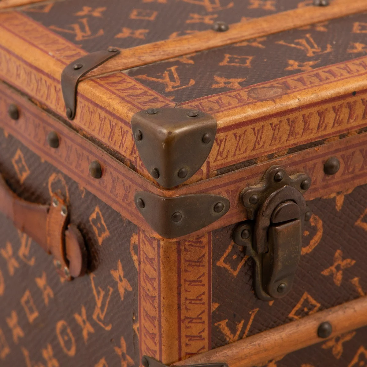PUSHKIN ANTIQUES - ANTIQUE 20thC EXTREMELY RARE LOUIS VUITTON %22MALLE FLEURS%22 c.1920 - 22.jpg