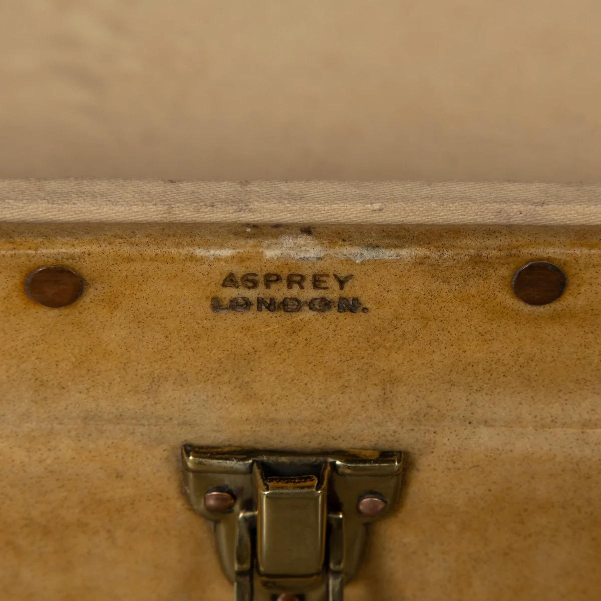 PUSHKIN ANTIQUES - ANTIQUE 20thC ASPREY TRUNK IN NATURAL COW HIDE, LONDON c.1910 - 11.jpg
