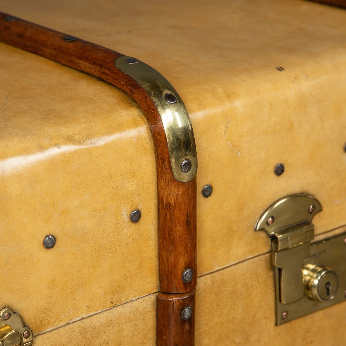 PUSHKIN ANTIQUES - ANTIQUE 20thC ASPREY TRUNK IN NATURAL COW HIDE, LONDON c.1910 - 16.jpg