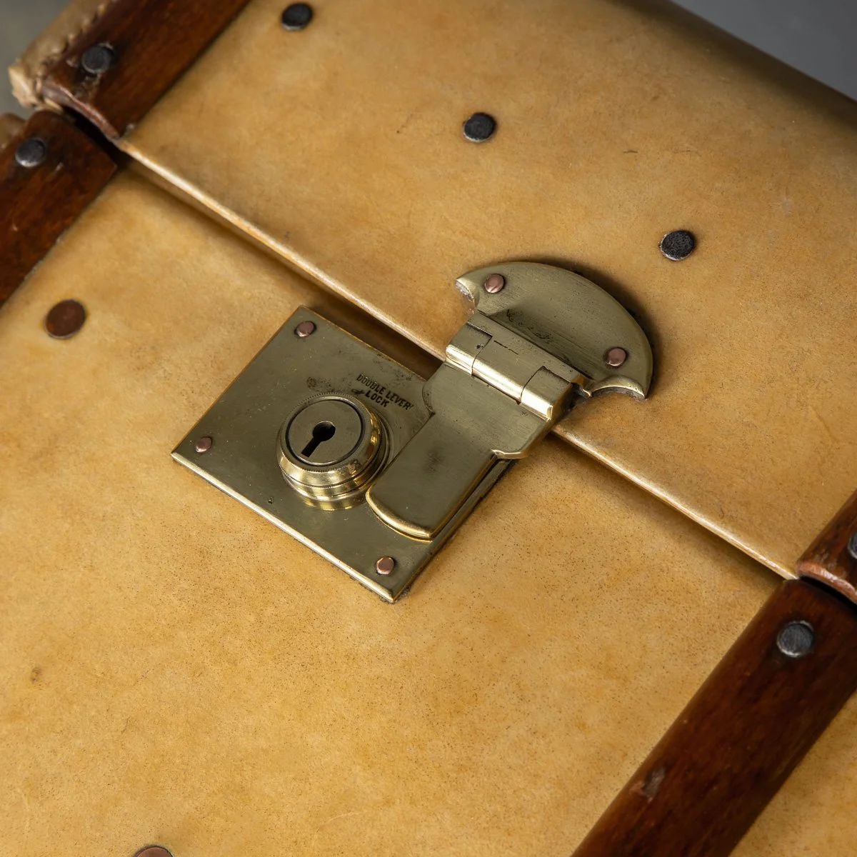 PUSHKIN ANTIQUES - ANTIQUE 20thC ASPREY TRUNK IN NATURAL COW HIDE, LONDON c.1910 - 27.jpg