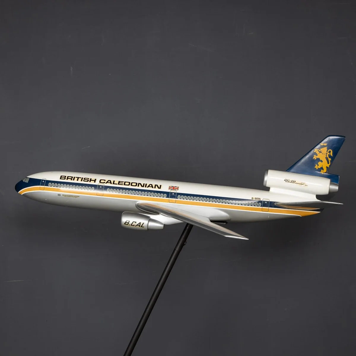 PUSHKIN ANTIQUES - STUNNING 20thC BRITISH CALEDONIAN DC10 FIBRE GLASS AIRPLANE MODEL c.1970 - 06.jpg