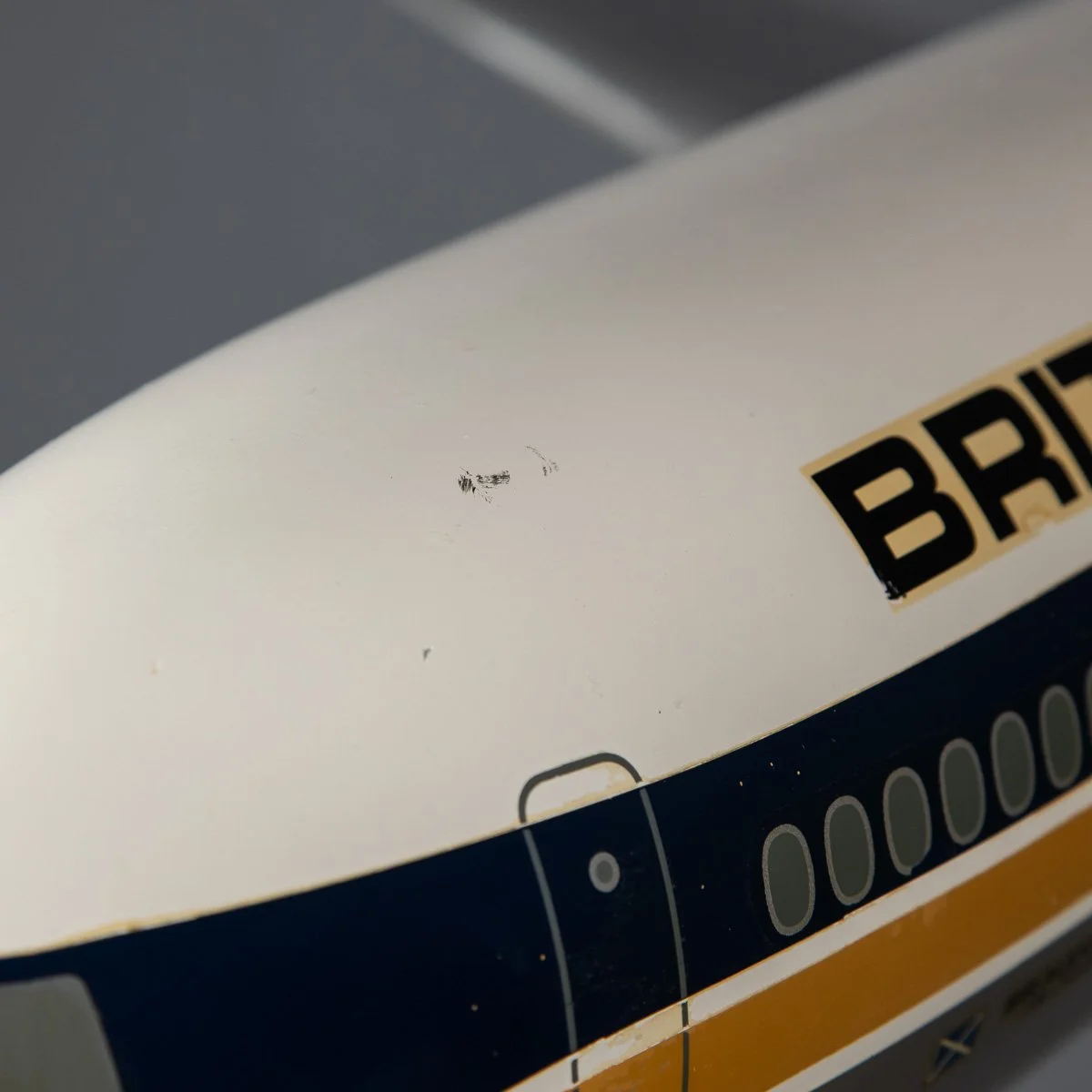 PUSHKIN ANTIQUES - STUNNING 20thC BRITISH CALEDONIAN DC10 FIBRE GLASS AIRPLANE MODEL c.1970 - 27.jpg