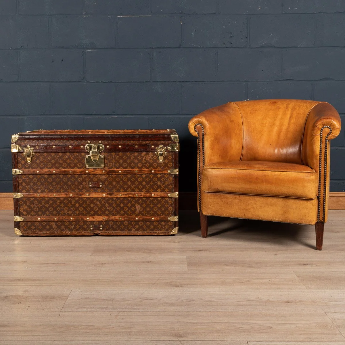 PUSHKIN ANTIQUES - ANTIQUE 20thC LOUIS VUITTON COURIER TRUNK IN MONOGRAMMED CANVAS, PARIS c.1910 - 04.jpg