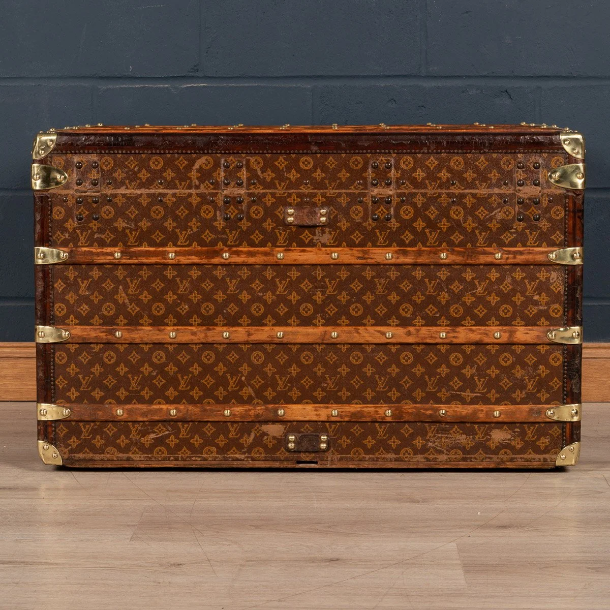 PUSHKIN ANTIQUES - ANTIQUE 20thC LOUIS VUITTON COURIER TRUNK IN MONOGRAMMED CANVAS, PARIS c.1910 - 07.jpg