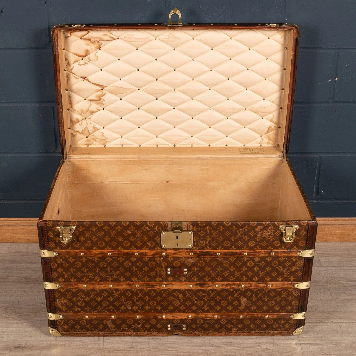 PUSHKIN ANTIQUES - ANTIQUE 20thC LOUIS VUITTON COURIER TRUNK IN MONOGRAMMED CANVAS, PARIS c.1910 - 12.jpg