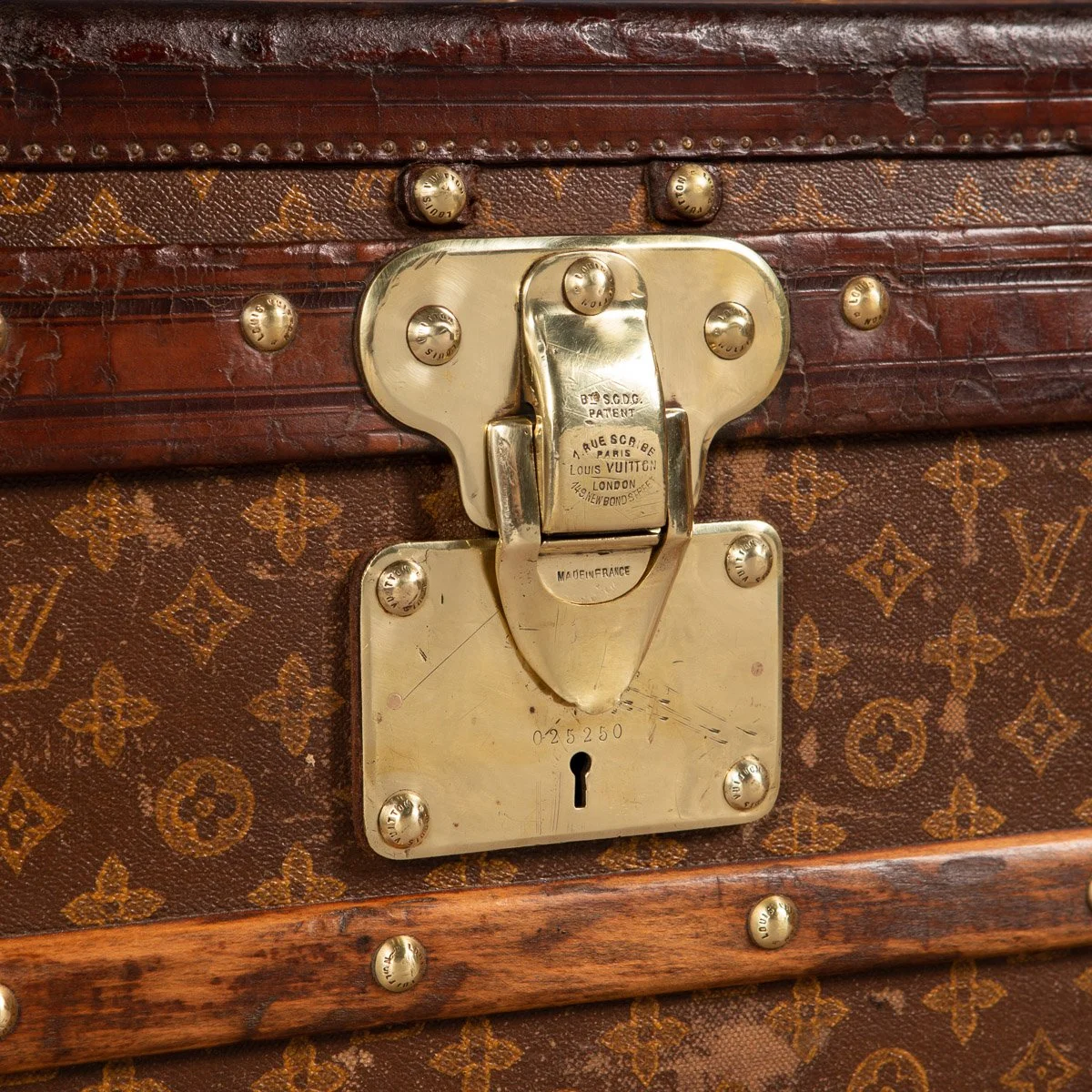 PUSHKIN ANTIQUES - ANTIQUE 20thC LOUIS VUITTON COURIER TRUNK IN MONOGRAMMED CANVAS, PARIS c.1910 - 17.jpg