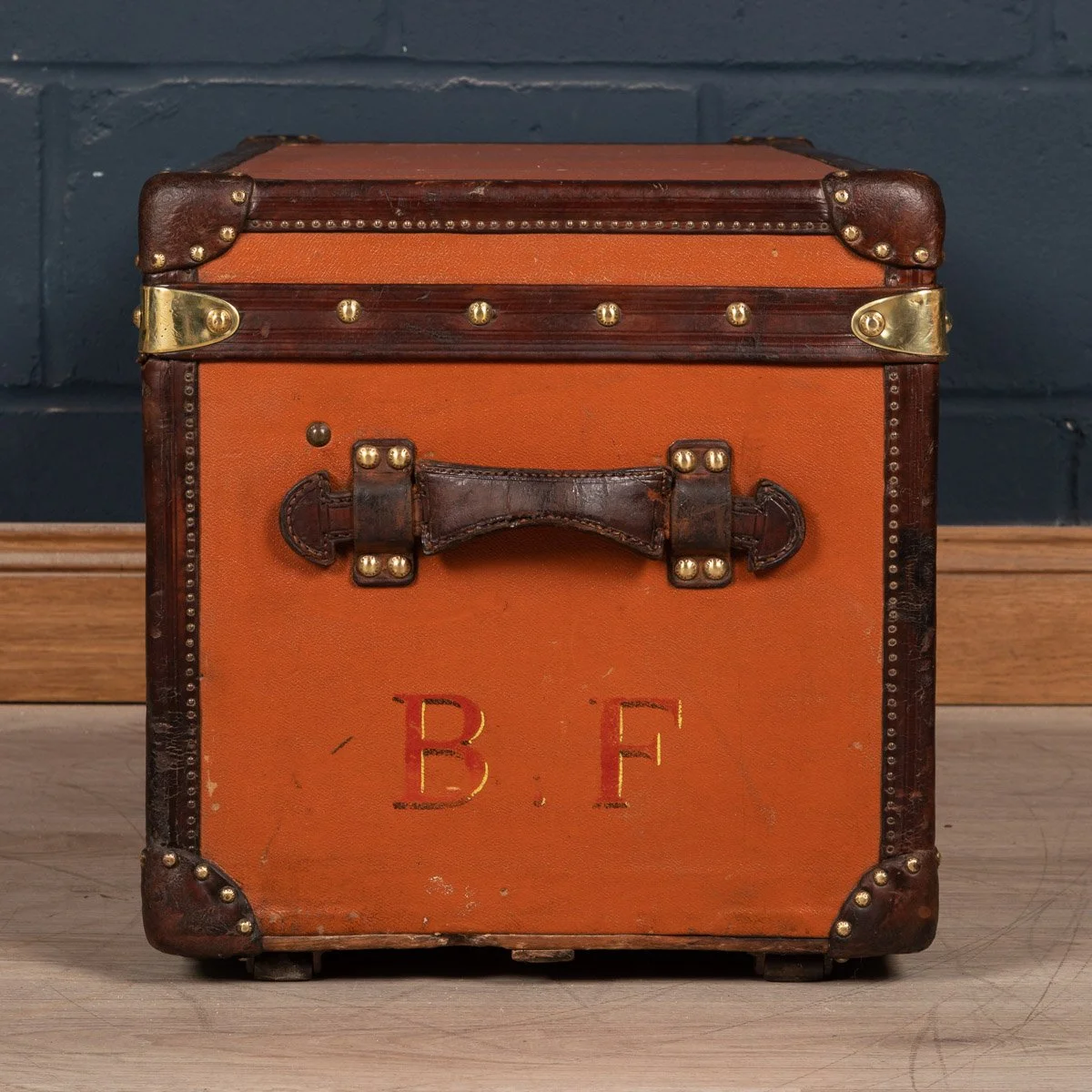 PUSHKIN ANTIQUES - ANTIQUE 20thC LOUIS VUITTON SHOE TRUNK IN ORANGE %22VUITTONITE%22 CANVAS c.1910 - 08.jpg