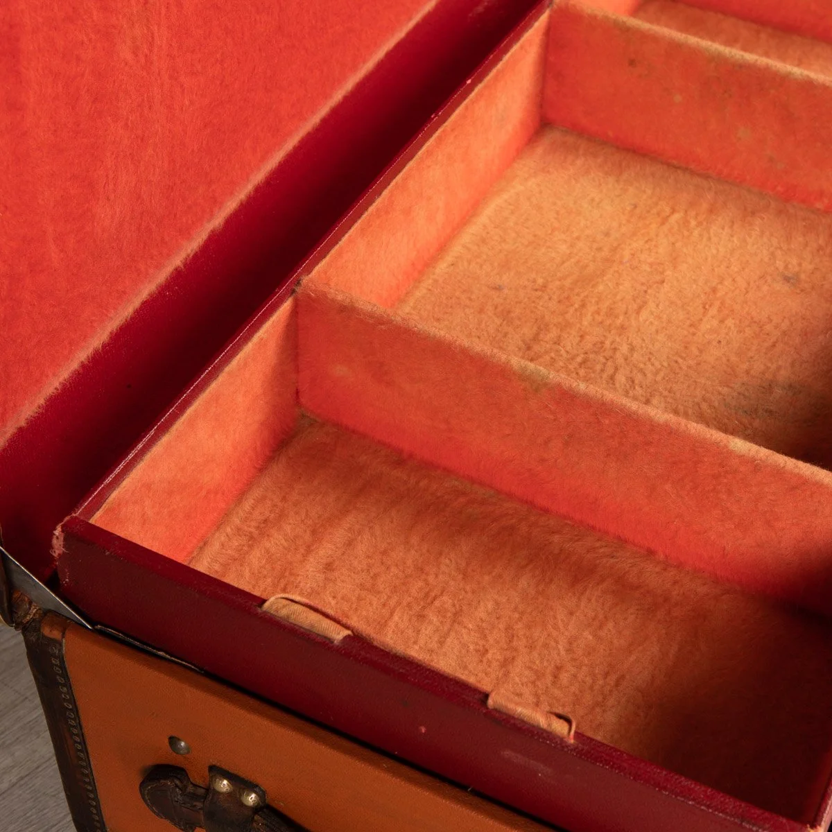PUSHKIN ANTIQUES - ANTIQUE 20thC LOUIS VUITTON SHOE TRUNK IN ORANGE %22VUITTONITE%22 CANVAS c.1910 - 21.jpg