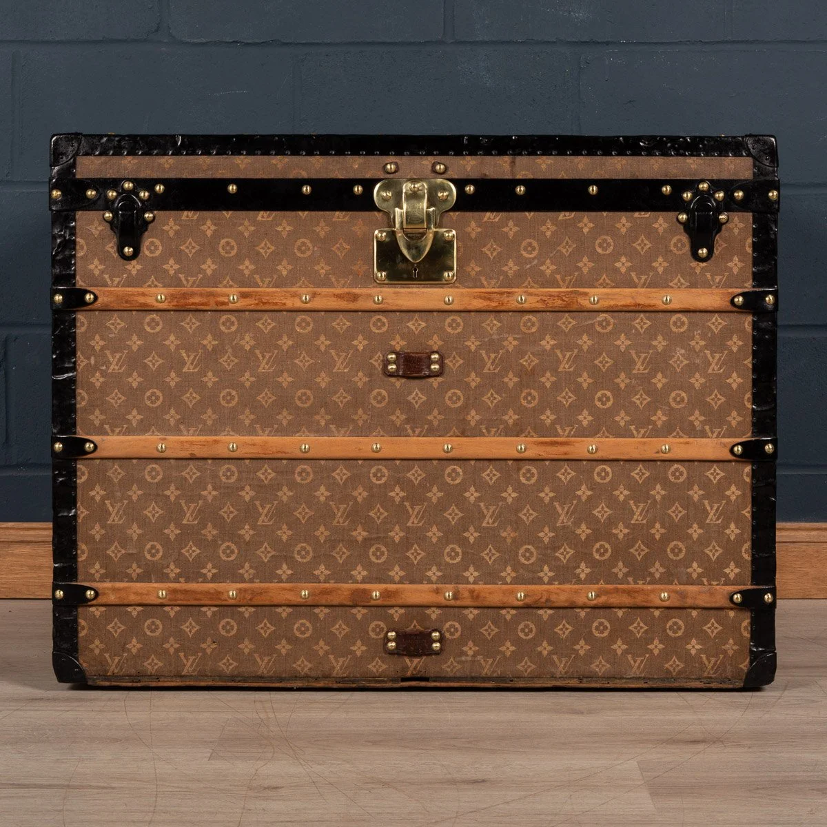 PUSHKIN ANTIQUES - ANTIQUE 20thC LOUIS VUITTON TRUNK IN WOVEN CANVAS, PARIS c.1900 - 05.jpg