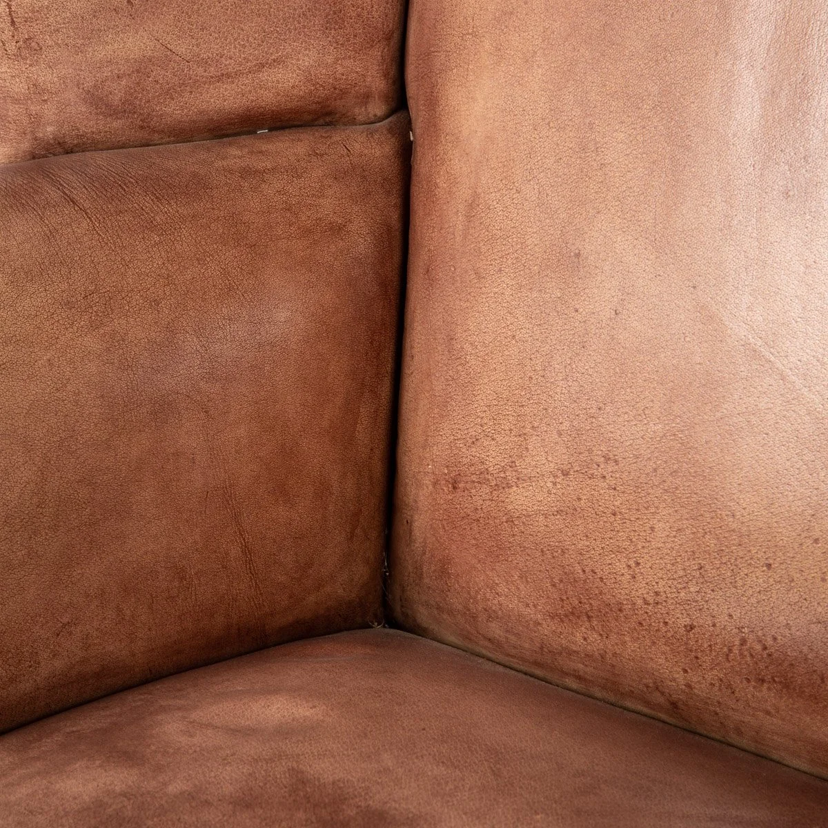 PUSHKIN ANTIQUES - LATE 20th CENTURY ENGLISH SHEEPSKIN LEATHER WINGBACK ARMCHAIR - 12.jpg